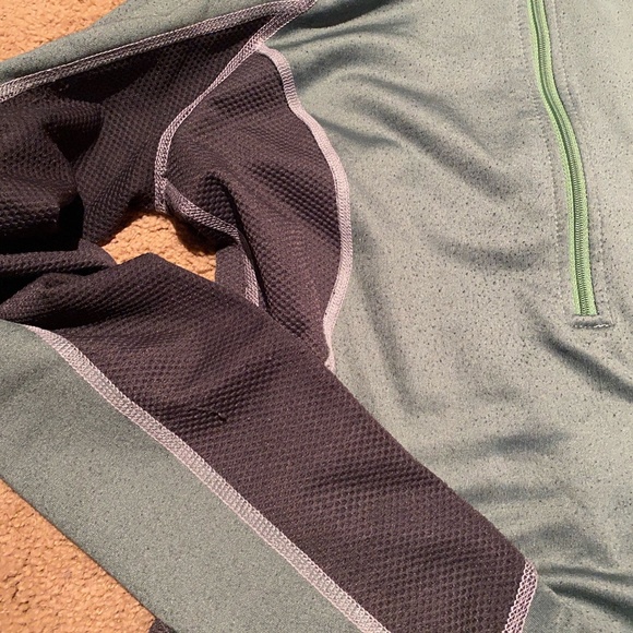 SOLD North Face Flight Series Fleece 1/2 Zip Green - Picture 5 of 7